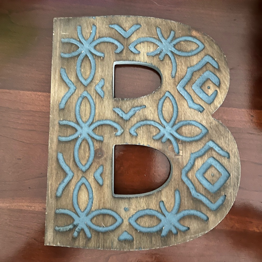 Wooden B sign